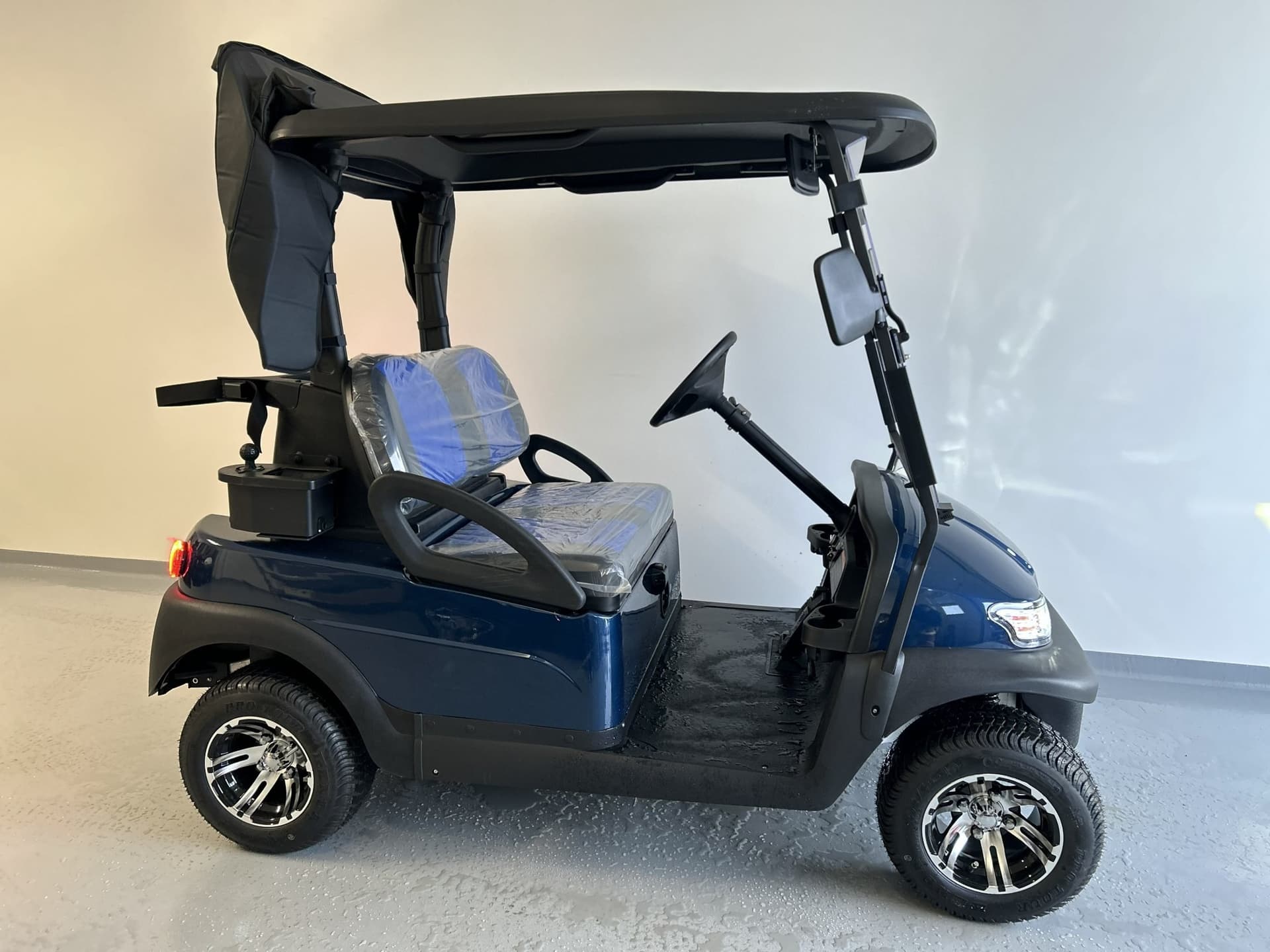 Excar Classic 2 sæta golfbíll - Blár - svört sæti - bíll 1